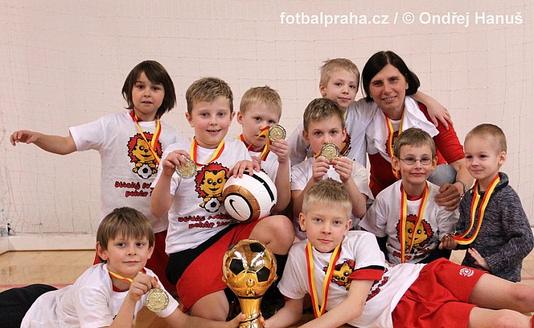 Dětský fotbalový pohár 2012 ovládla ZŠ Mráčkova