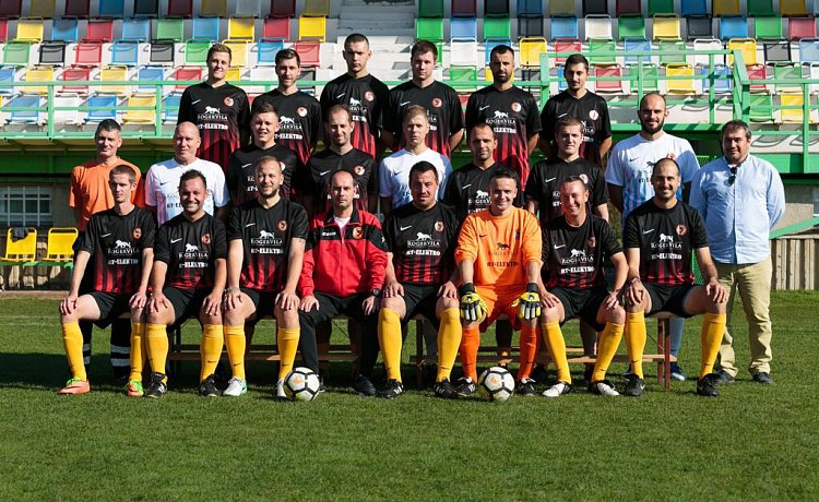 Fotbalová akademie Praha končí v kategorii dospělých, mládež ale pokračuje