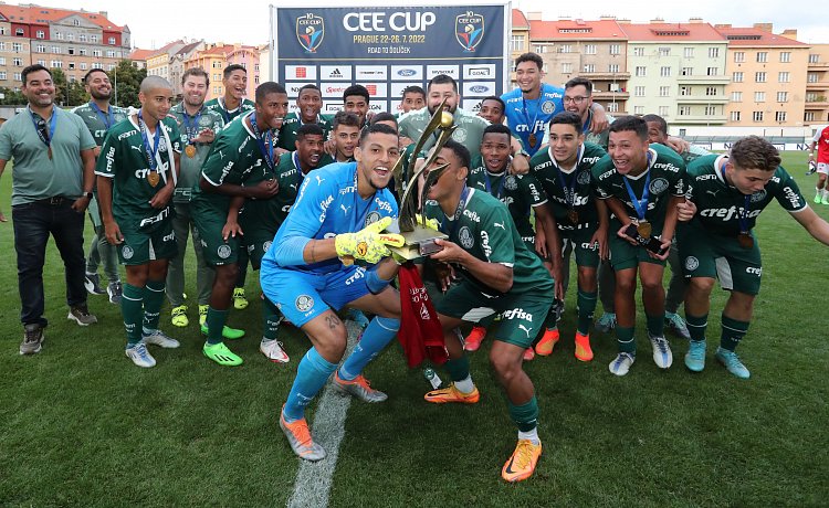 Palmeiras obhájili trofej, ale Slavia se postarala o dramatické finále